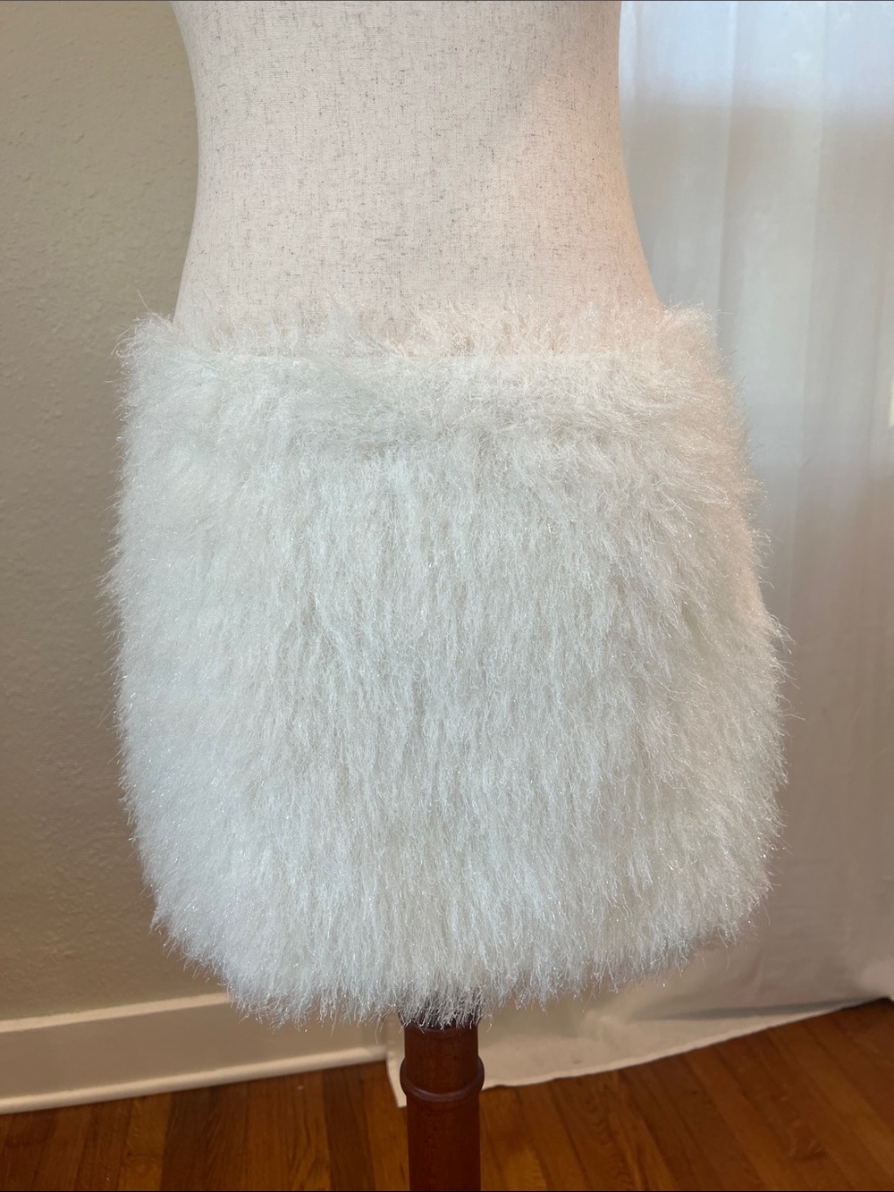 Le Lis White Metallic. Fuzzy Mini Skirt. Size M. NWT